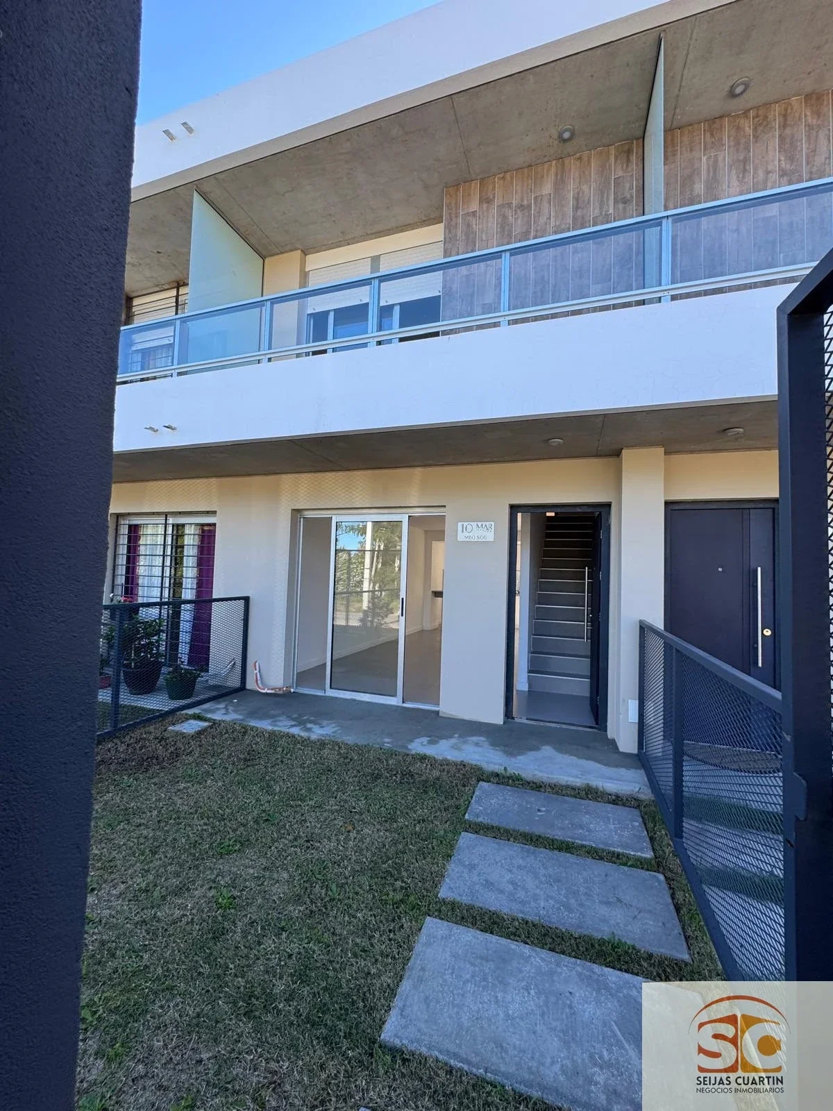 Casa en venta c/ cochera en Solymar - Imagen 2