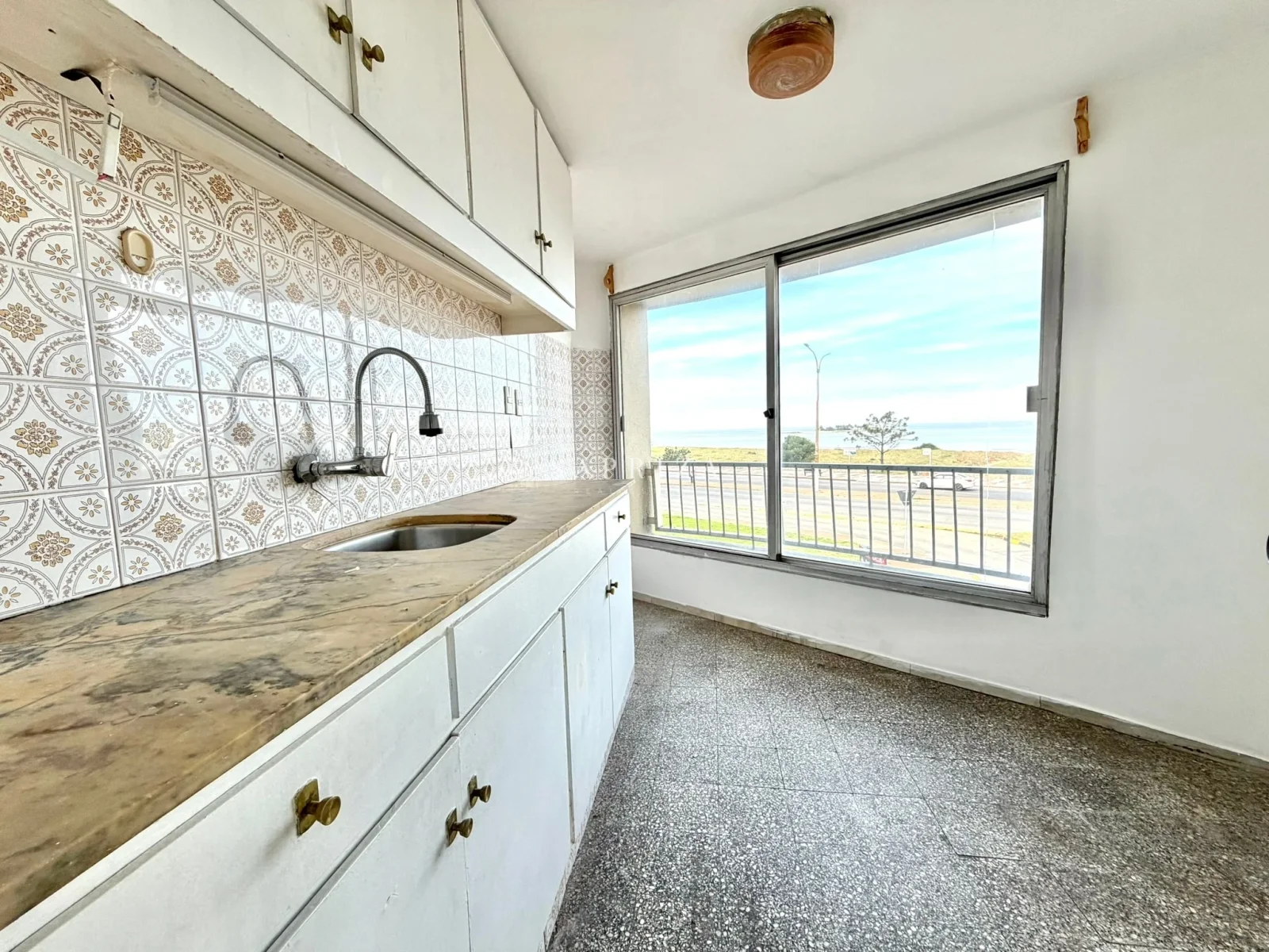Alquiler Apartamento 2 dormitorios Malvin Sur al frente vista al mar calefacción - Imagen 2