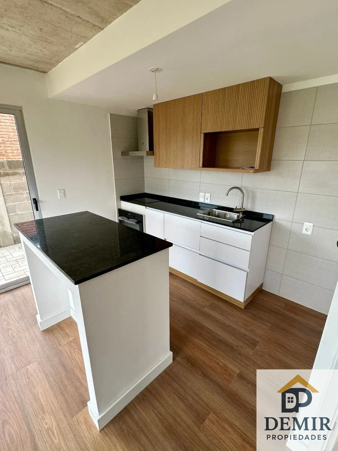 Casa a estrenar en Solymar Sur con patio, parrillero y cochera - Imagen 5