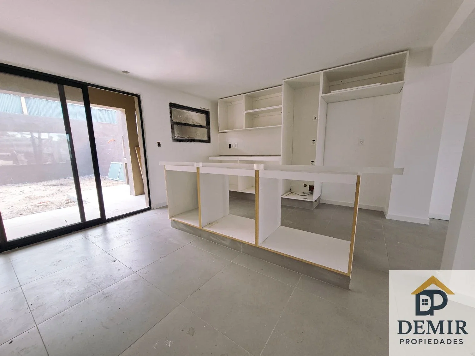 Casa 4 Dormitorios 3 Baños en Lagomar a Estrenar - Imagen 5