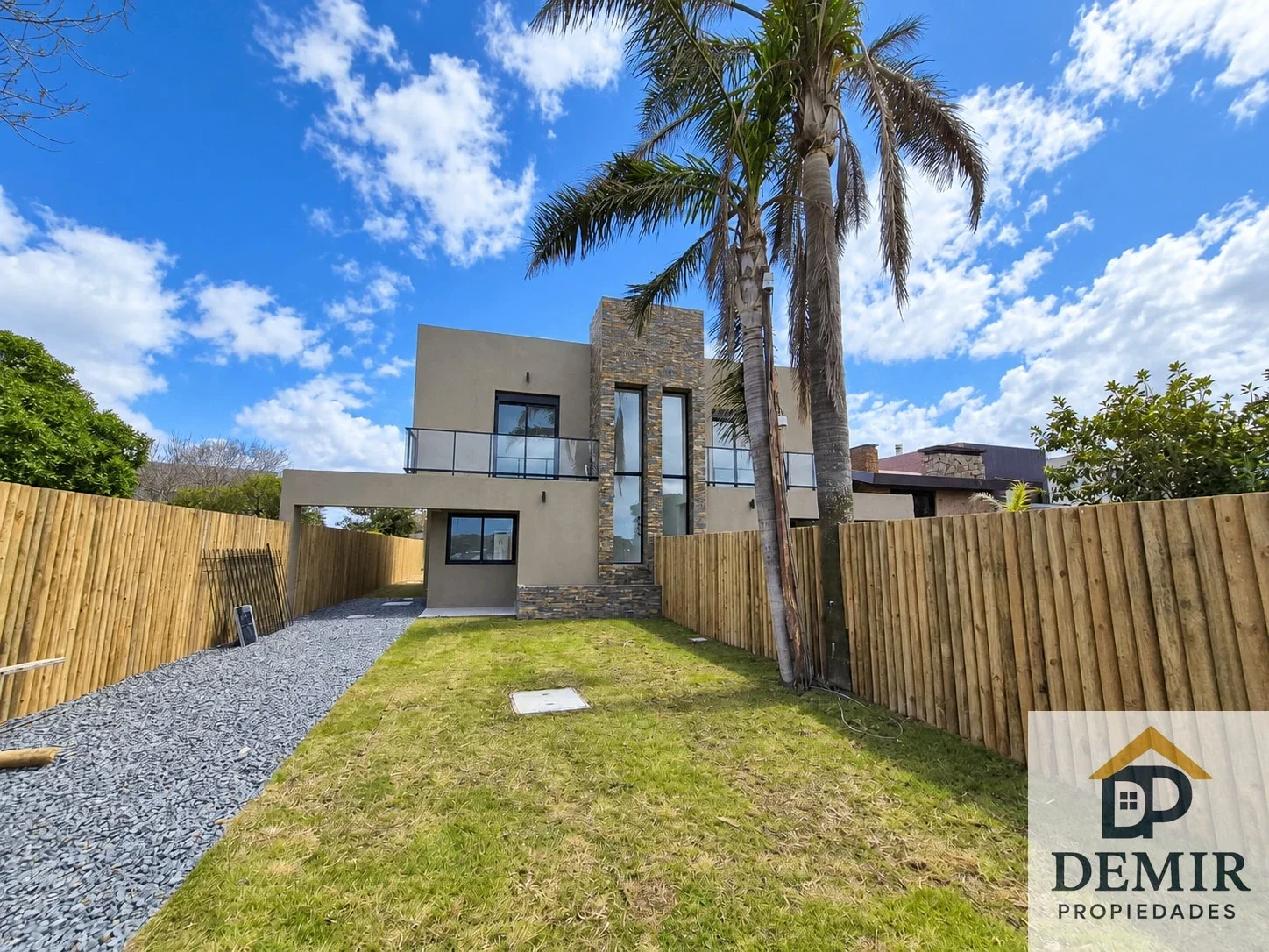Casa en venta sobre Rambla de Shangrilá, 3 dormitorios y Barbacoa - Imagen 1