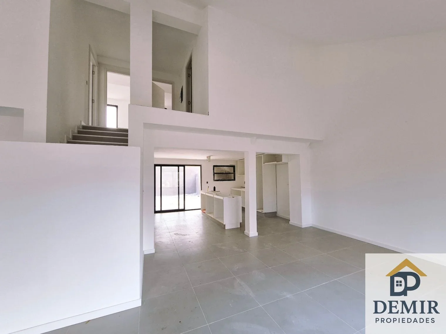 Casa 4 Dormitorios 3 Baños en Lagomar a Estrenar - Imagen 3