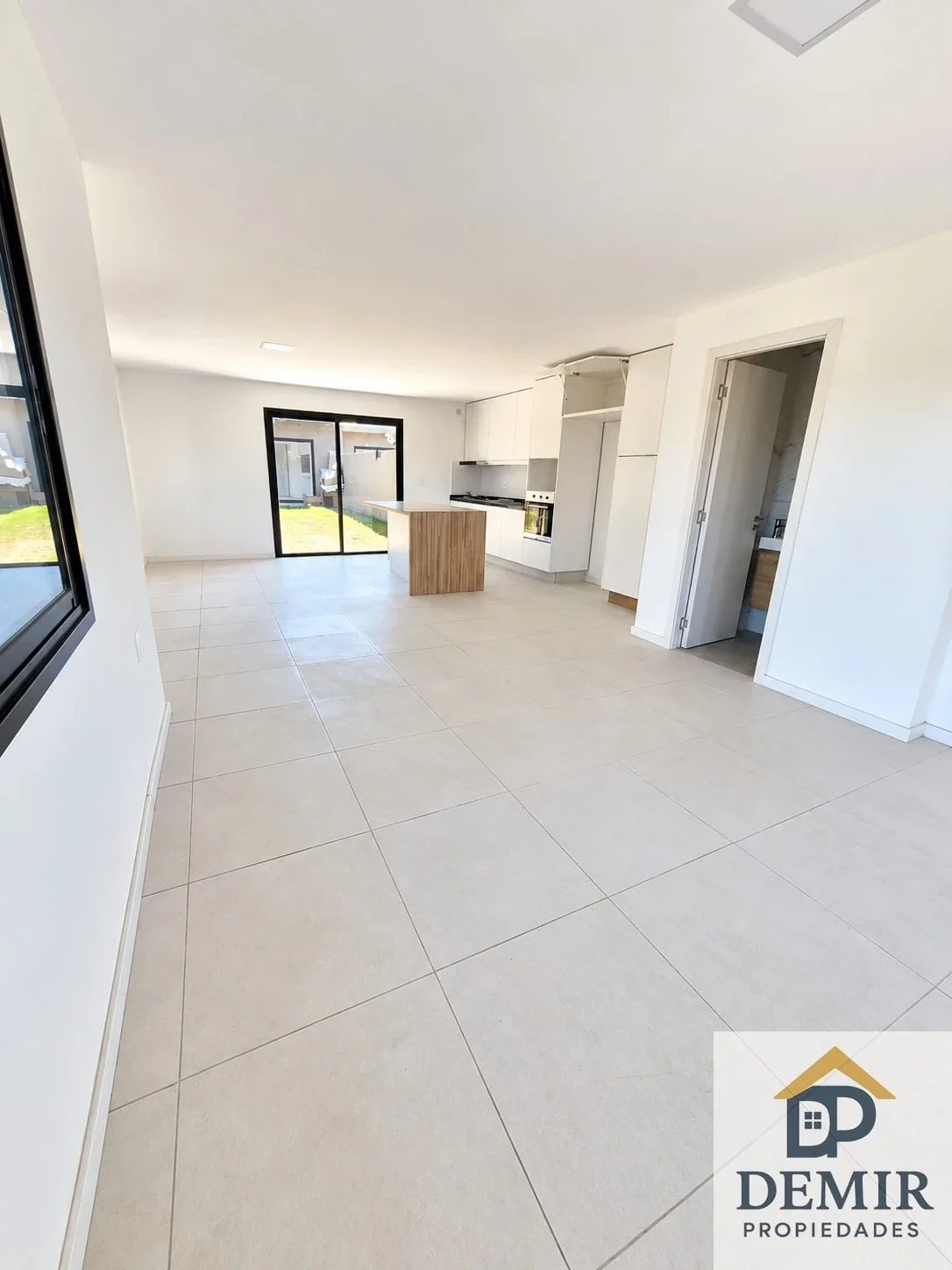 Casa en venta sobre Rambla de Shangrilá, 3 dormitorios y Barbacoa - Imagen 3