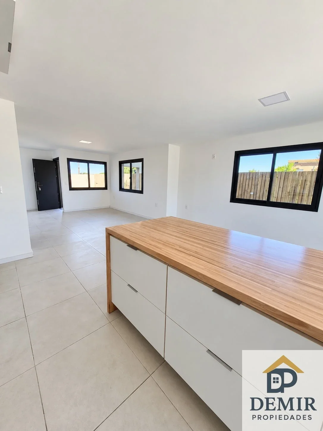 Casa en venta sobre Rambla de Shangrilá, 3 dormitorios y Barbacoa - Imagen 2