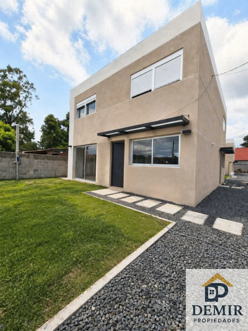 Casa a estrenar en Solymar Sur con patio, parrillero y cochera - Imagen 1