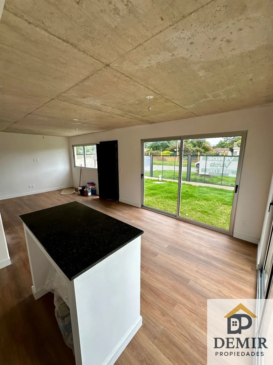 Casa a estrenar en Solymar Sur con patio, parrillero y cochera - Imagen 3