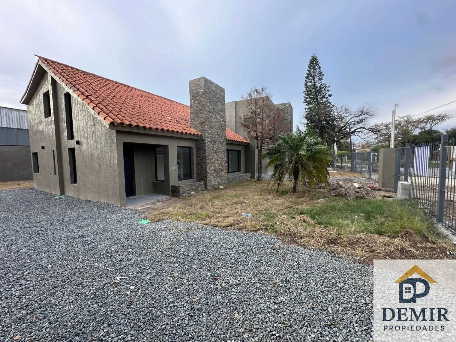 Casa 4 Dormitorios 3 Baños en Lagomar a Estrenar - Imagen 2