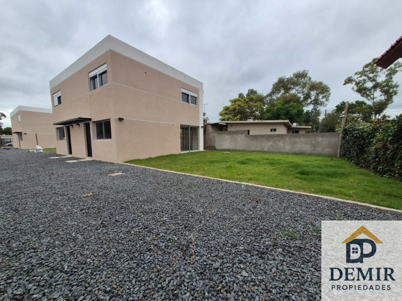 Casa a estrenar en Solymar Sur con patio, parrillero y cochera - Imagen 2