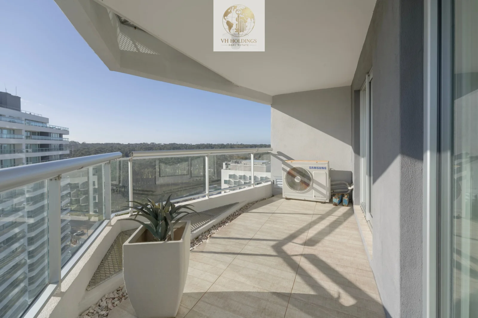 Apartamento en venta c/ cochera en Playa Brava - Imagen 2
