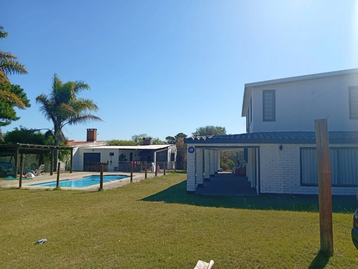 Casa en venta con piscina en Santa Lucía del Este - Imagen 2