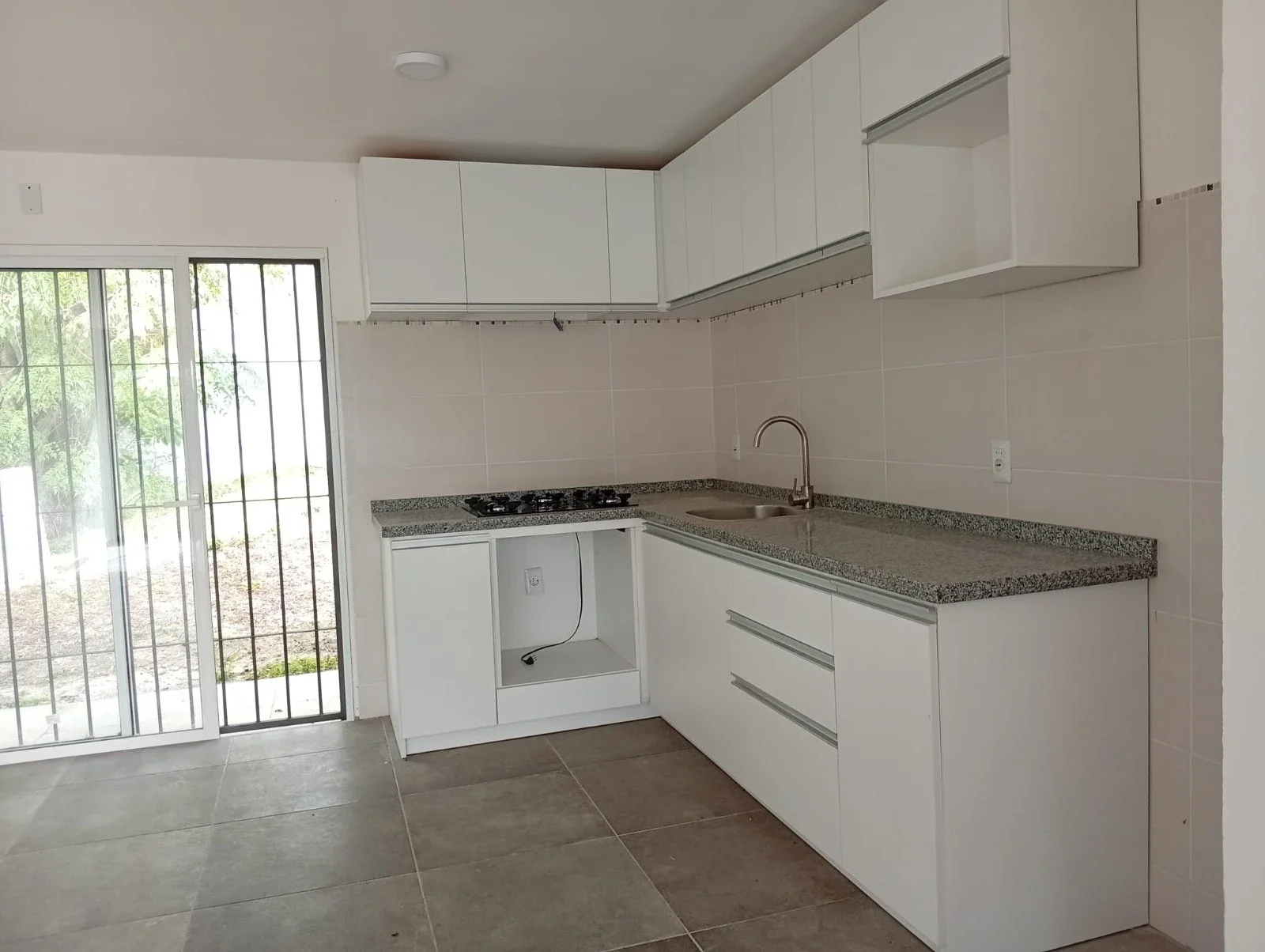 Casa en venta 3 dormitorios, 2 baños + apartamento ,en El Pinar Sur - Imagen 2