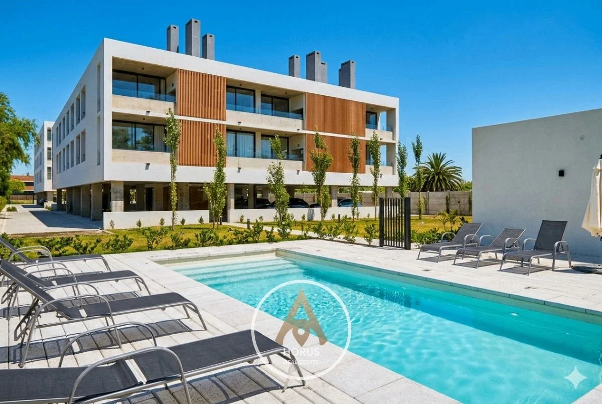 Apartamento en venta c/ cochera en Carrasco - Imagen 1