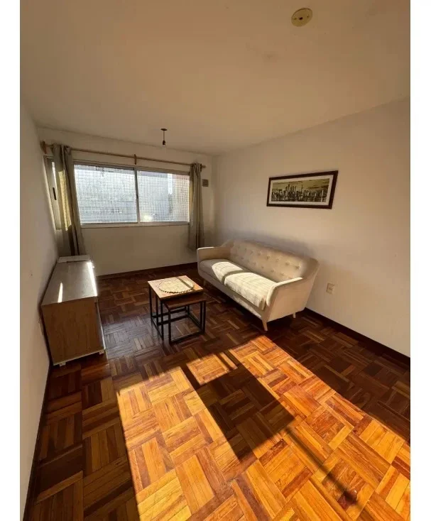 Venta Apartamento De Un Dormitorio Con Cochera En Tres Cruces - Imagen 2