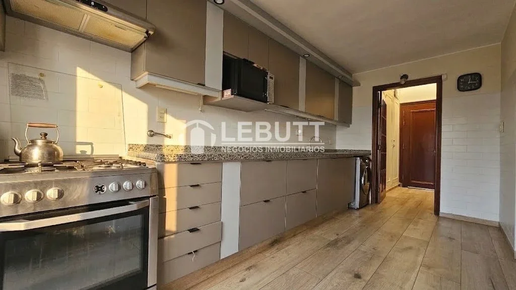 A PASOS RAMBLA VENTA CASA 4 DORMITORIOS 3 BAÑOS PARRILLERO PISCINA. PUNTA GORDA - Imagen 4