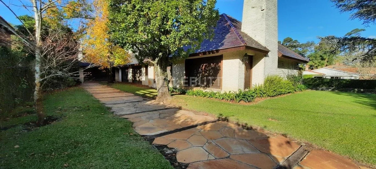 De Estilo. Excelente Carpintería 5 Dormitorios 5 Baños. Piscina Barbacoa 1900 m2 - Imagen 1