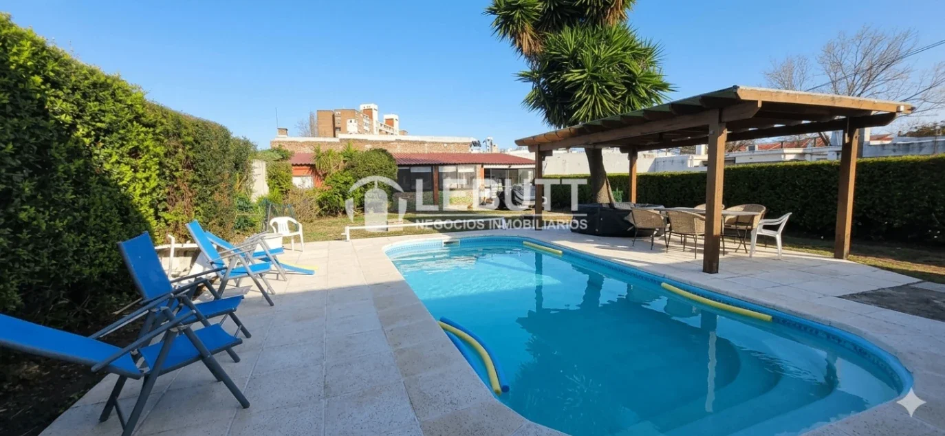 Casa Venta Malvin Terreno 900m2 Edif. 400 m2 . 5 Dorm 4 Baños Piscina - Imagen 1