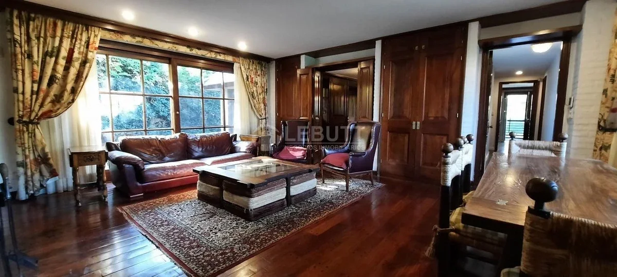 De Estilo. Excelente Carpintería 5 Dormitorios 5 Baños. Piscina Barbacoa 1900 m2 - Imagen 5