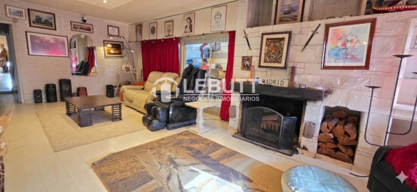 Casa Venta Malvin Terreno 900m2  Edif. 400 m2 . 5 Dorm 4 Baños Piscina - Imagen 3