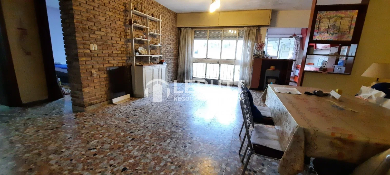 A PASOS DEL MAR UNA PLANTA 2 DORMITORIOS 2 BAÑOS COCINA JARDIN PUNTA GORDA - Imagen 2