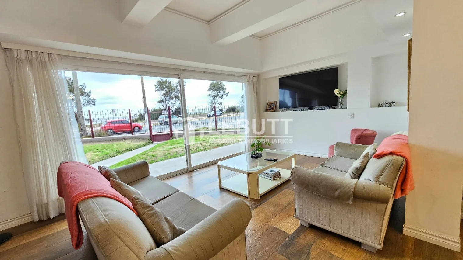 VENTA PUNTA GORDA RAMBLA 4 DORMITORIOS 4 BAÑOS PISCINA PARRILLERO GARAJE X 2 - Imagen 1