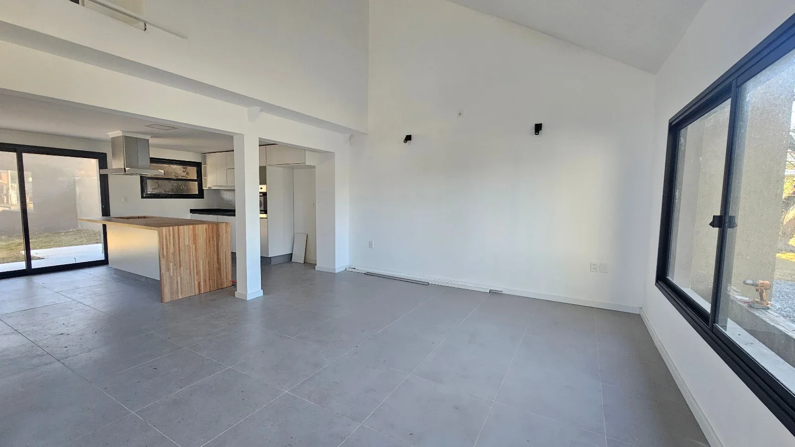 A ESTRENAR DUPLEX  3 DORMITORIOS 3 BAÑOS JARDIN PARRILLERO COCHERA - Imagen 5