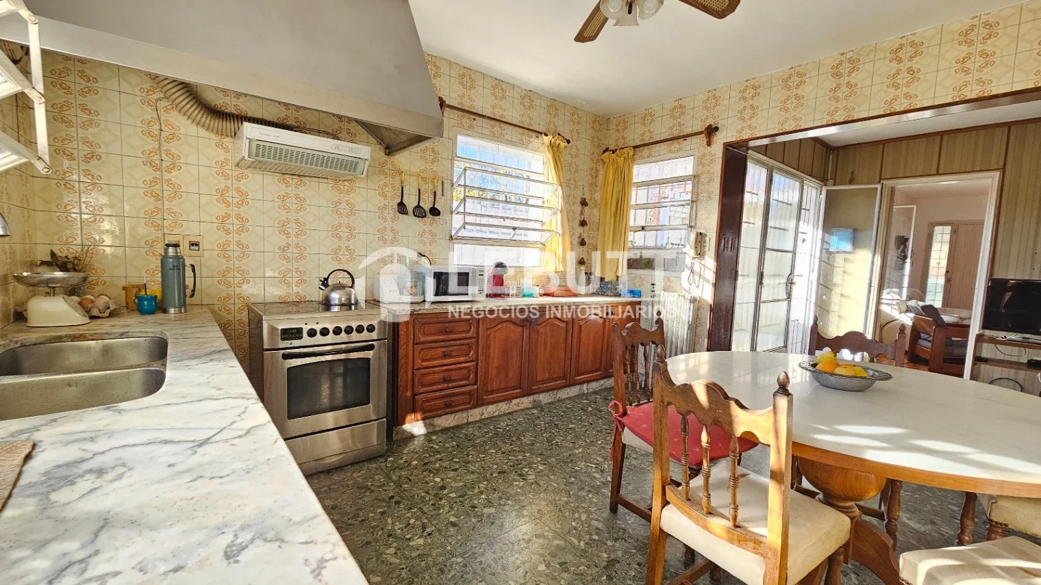 CASA EN VENTA ZONA PUNTA GORDA 5 DORMITORIOS 3 BAÑOS PISCINA PARRILLERO - Imagen 4