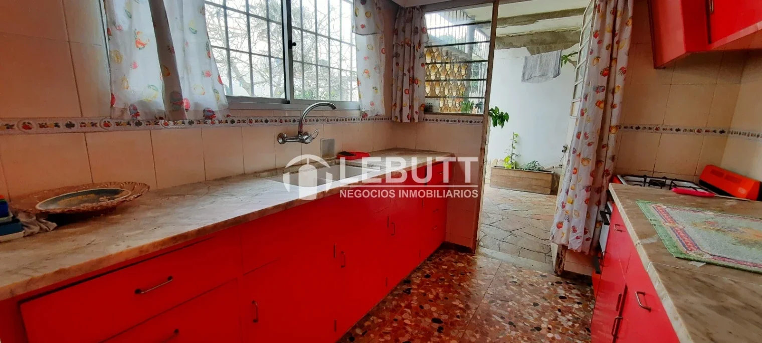 A PASOS DEL MAR UNA PLANTA 2 DORMITORIOS 2 BAÑOS COCINA JARDIN PUNTA GORDA - Imagen 4