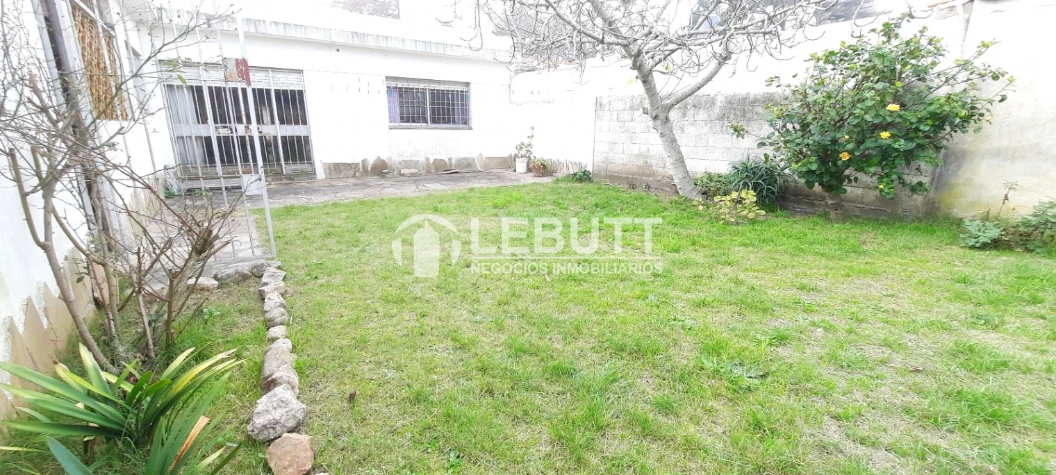 A PASOS DEL MAR UNA PLANTA 2 DORMITORIOS 2 BAÑOS COCINA JARDIN PUNTA GORDA - Imagen 1