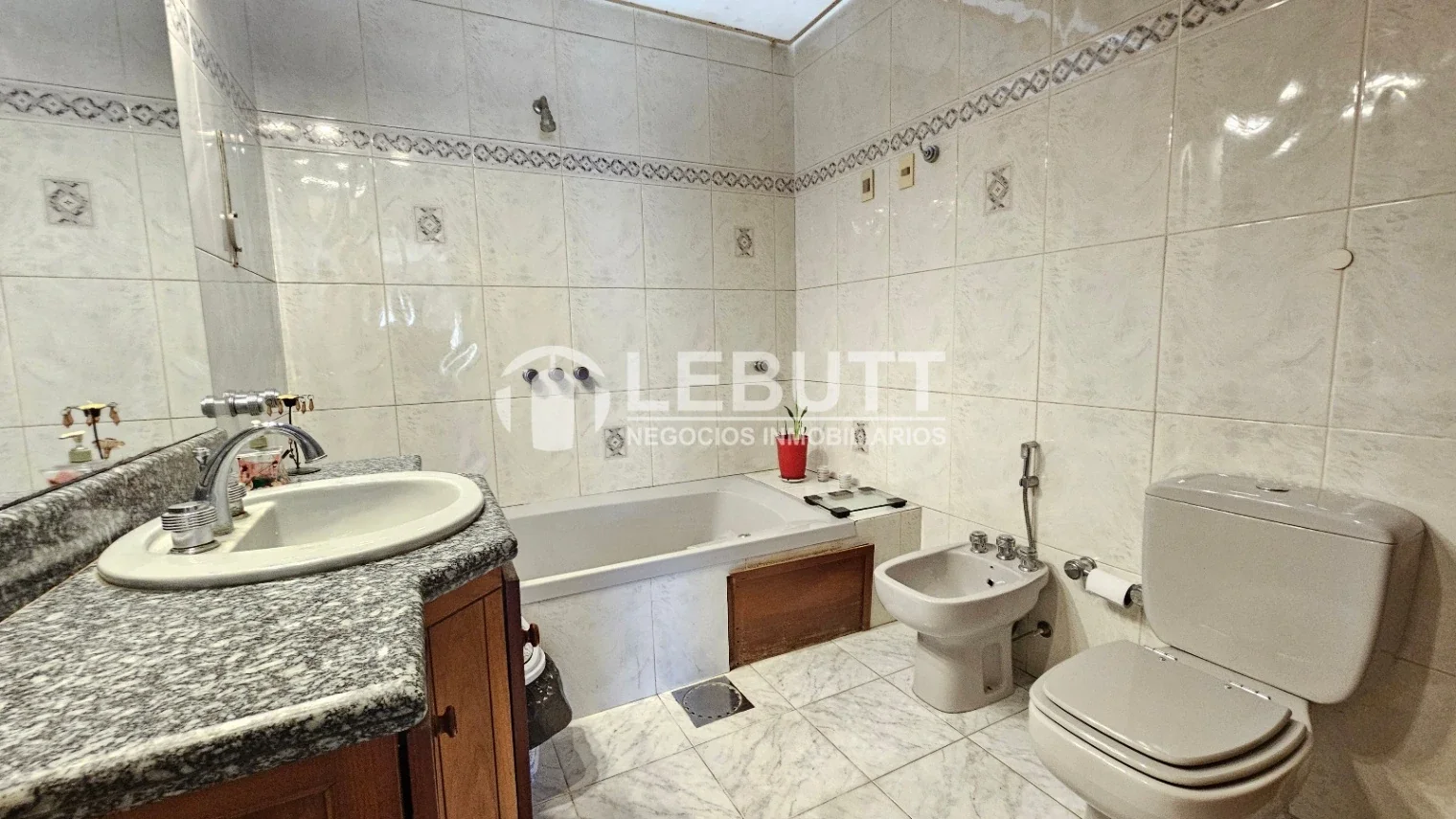 CASA EN VENTA ZONA PUNTA GORDA 5 DORMITORIOS 3 BAÑOS PISCINA PARRILLERO - Imagen 5