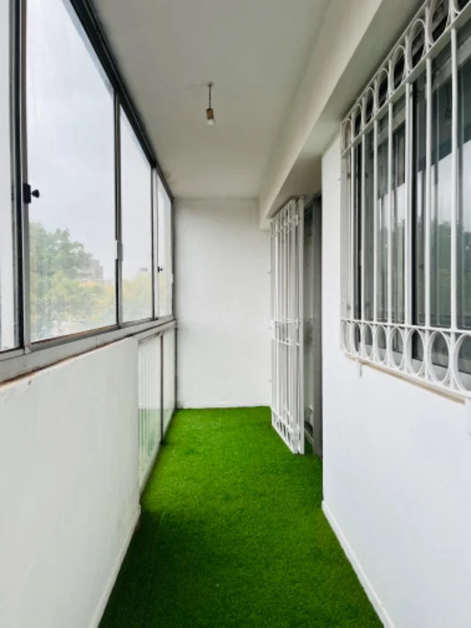 Apartamento En Alquiler En Pocitos De Tres Dormitorios con Balcón - Imagen 5