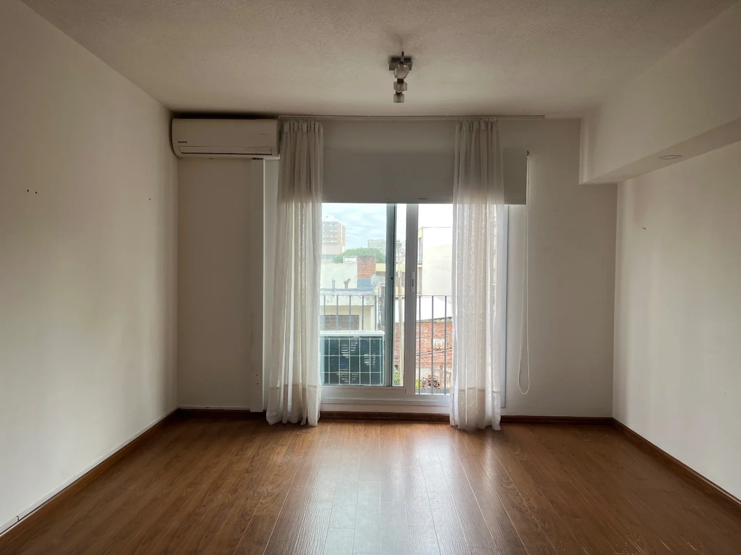 Apartamento En Alquiler En Pocitos Monoambiente Semi Equipado - Imagen 4
