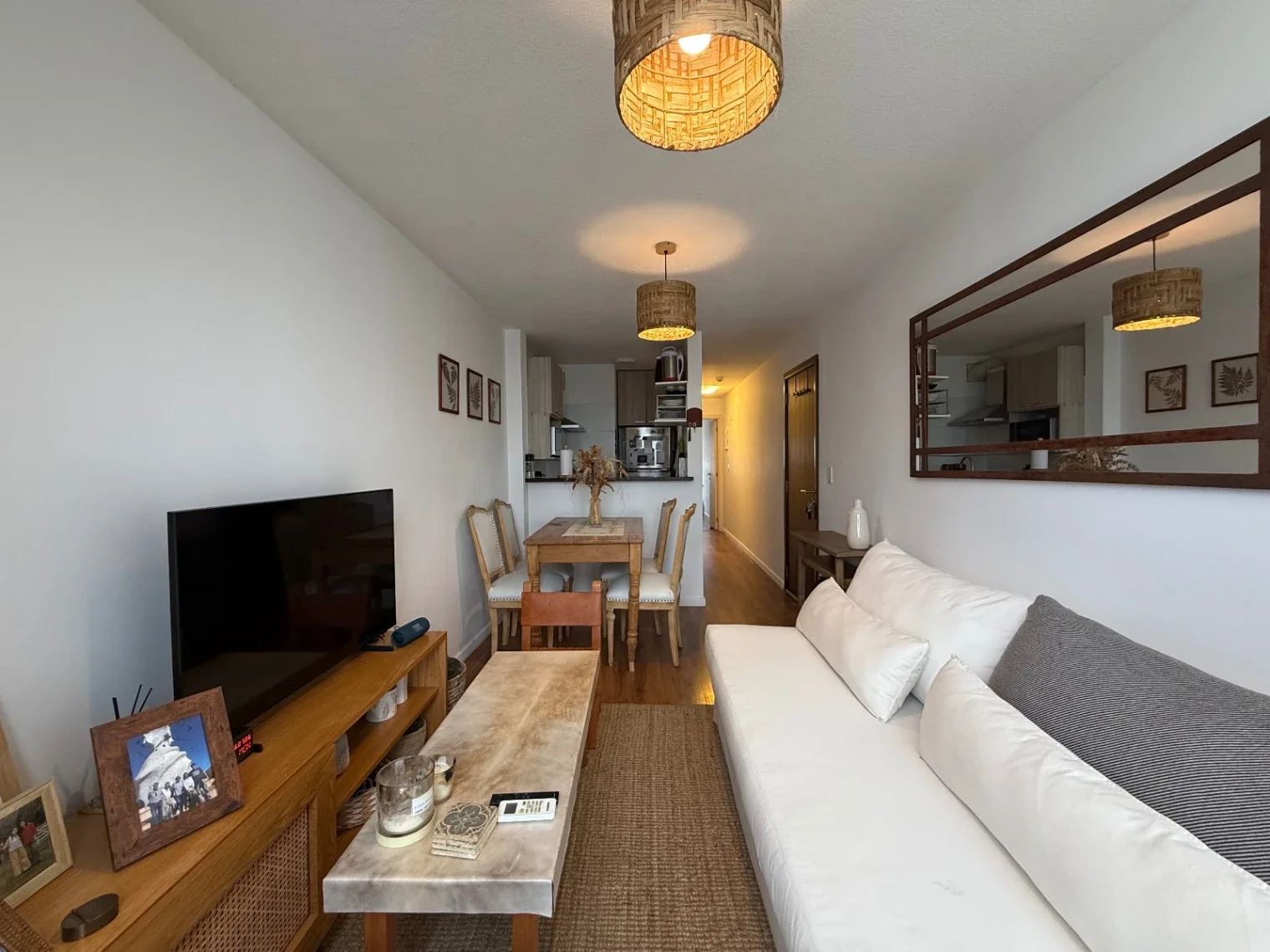 Apartamento En Alquiler En Pocitos 1 Dormitorio Con Garage sobre Av. Brasil - Imagen 1