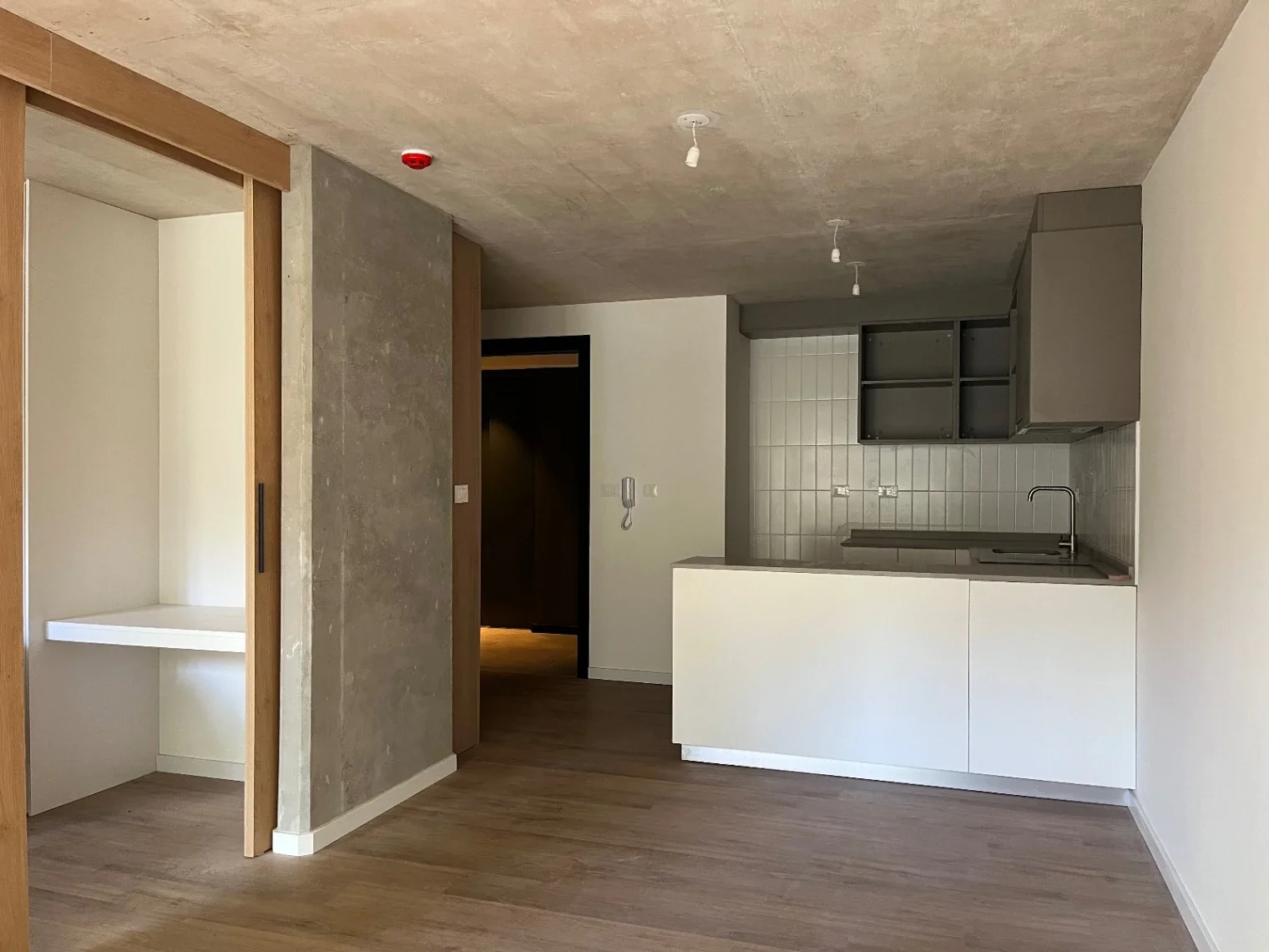 Apartamento En Alquiler En El Centro De Un Dormitorio Con Garage - Imagen 2