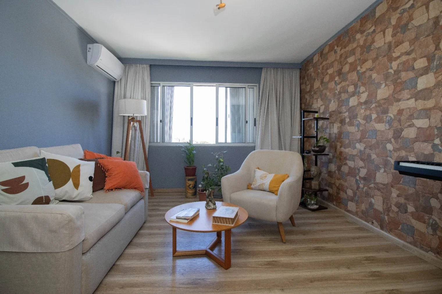 Apartamento En Venta En La Blanqueada De Dos Dormitorios con Cochera - Imagen 1