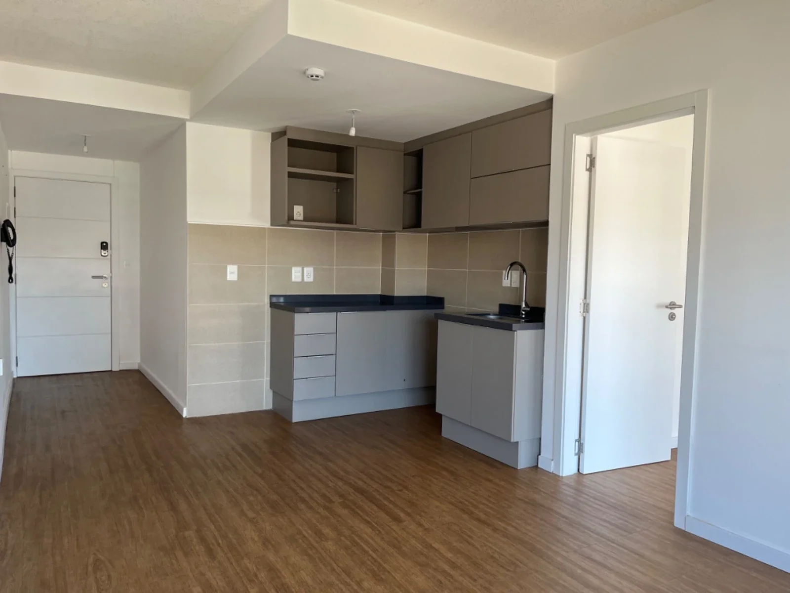 Apartamento En Alquiler En La Blanqueada De Un Dormitorio con Cochera - Imagen 1