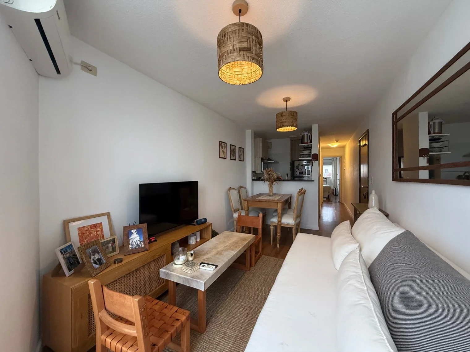 Apartamento En Alquiler En Pocitos 1 Dormitorio Con Garage sobre Av. Brasil - Imagen 2