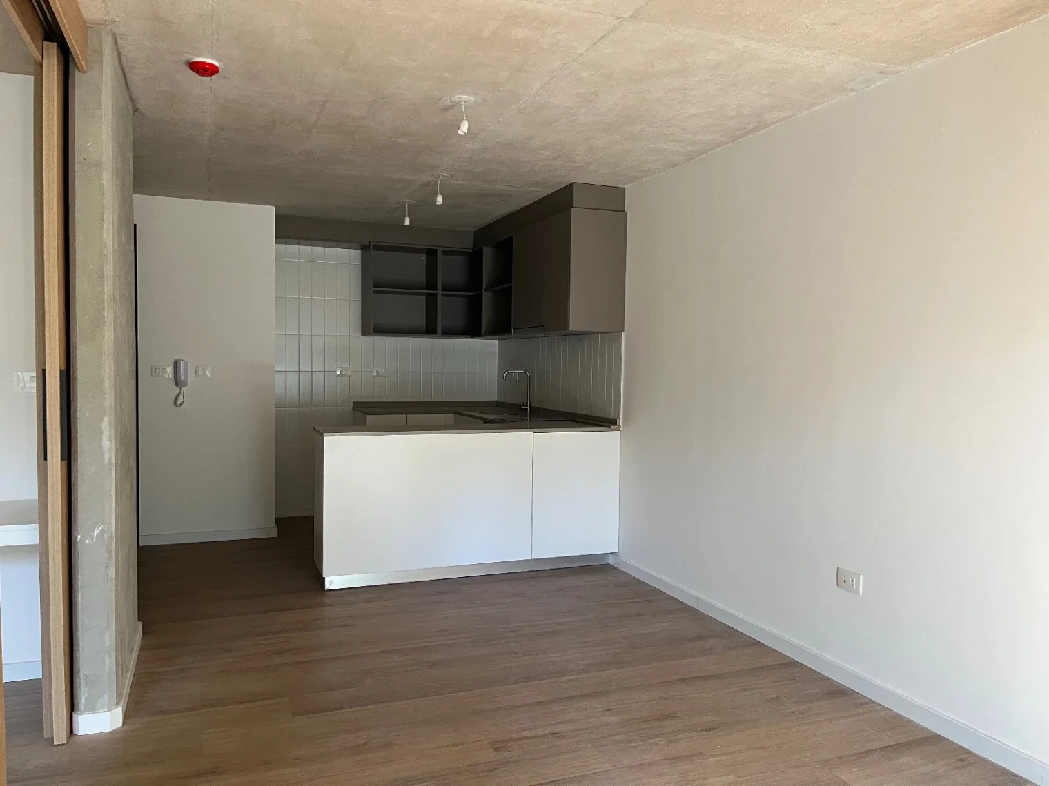 Apartamento En Alquiler En El Centro De Un Dormitorio Con Garage - Imagen 3