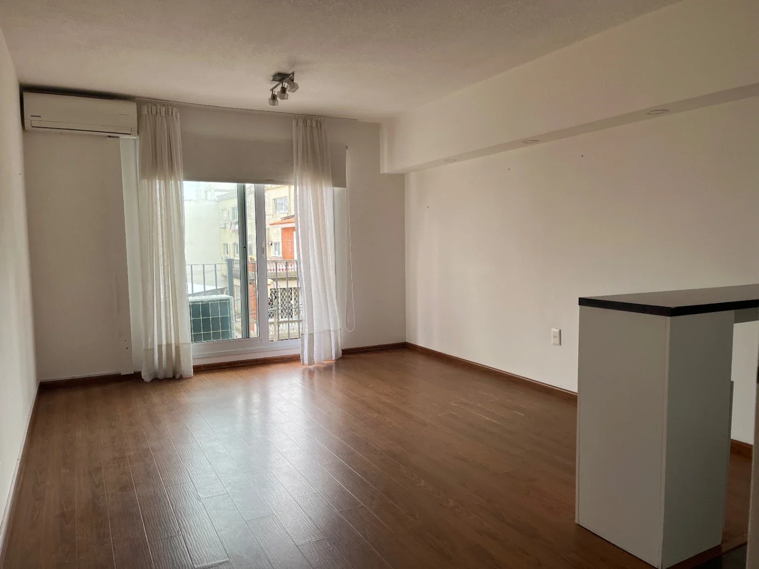 Apartamento En Alquiler En Pocitos Monoambiente Semi Equipado - Imagen 5