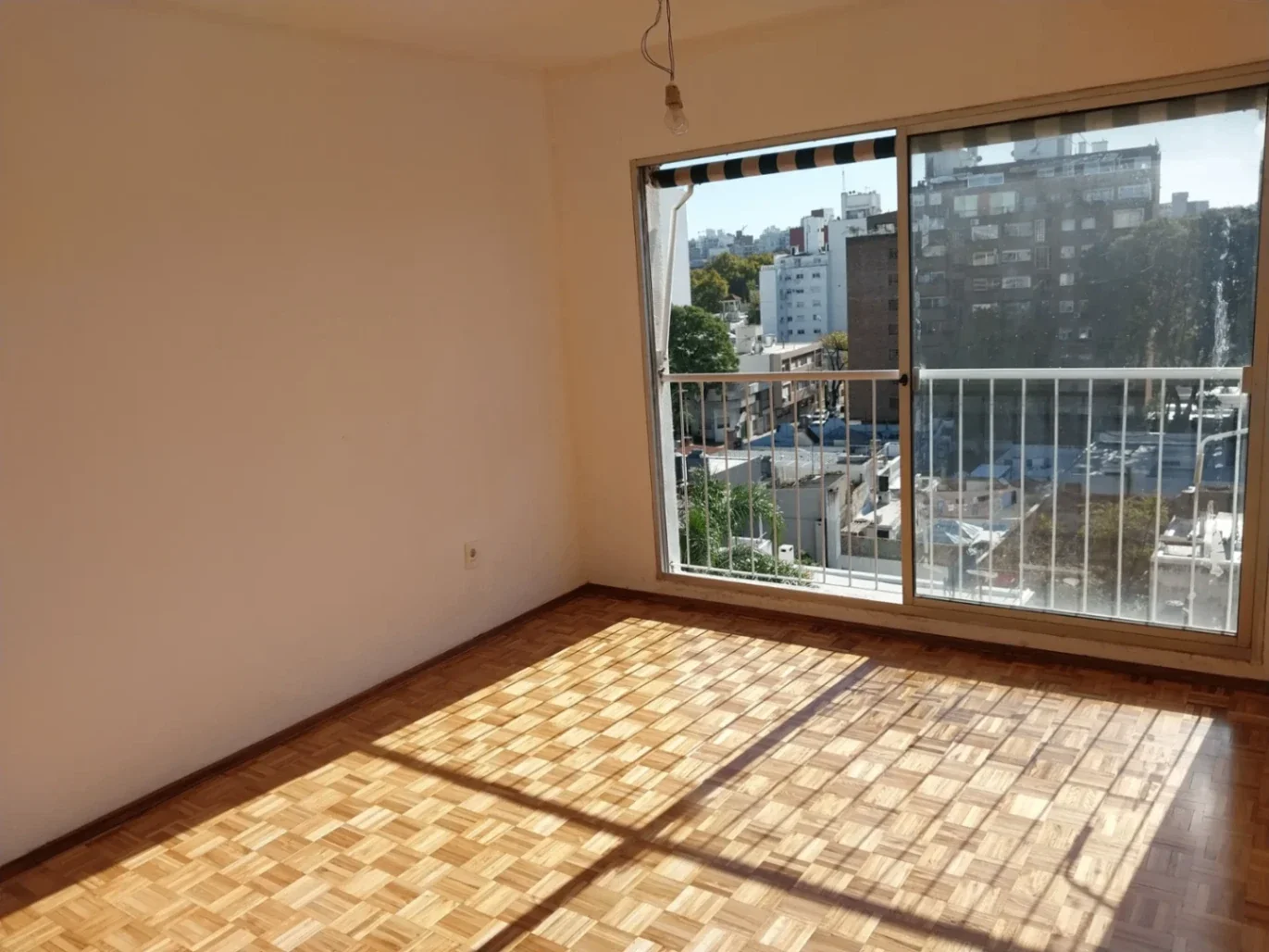 Apartamento en alquiler c/ cochera en Pocitos - Imagen 2