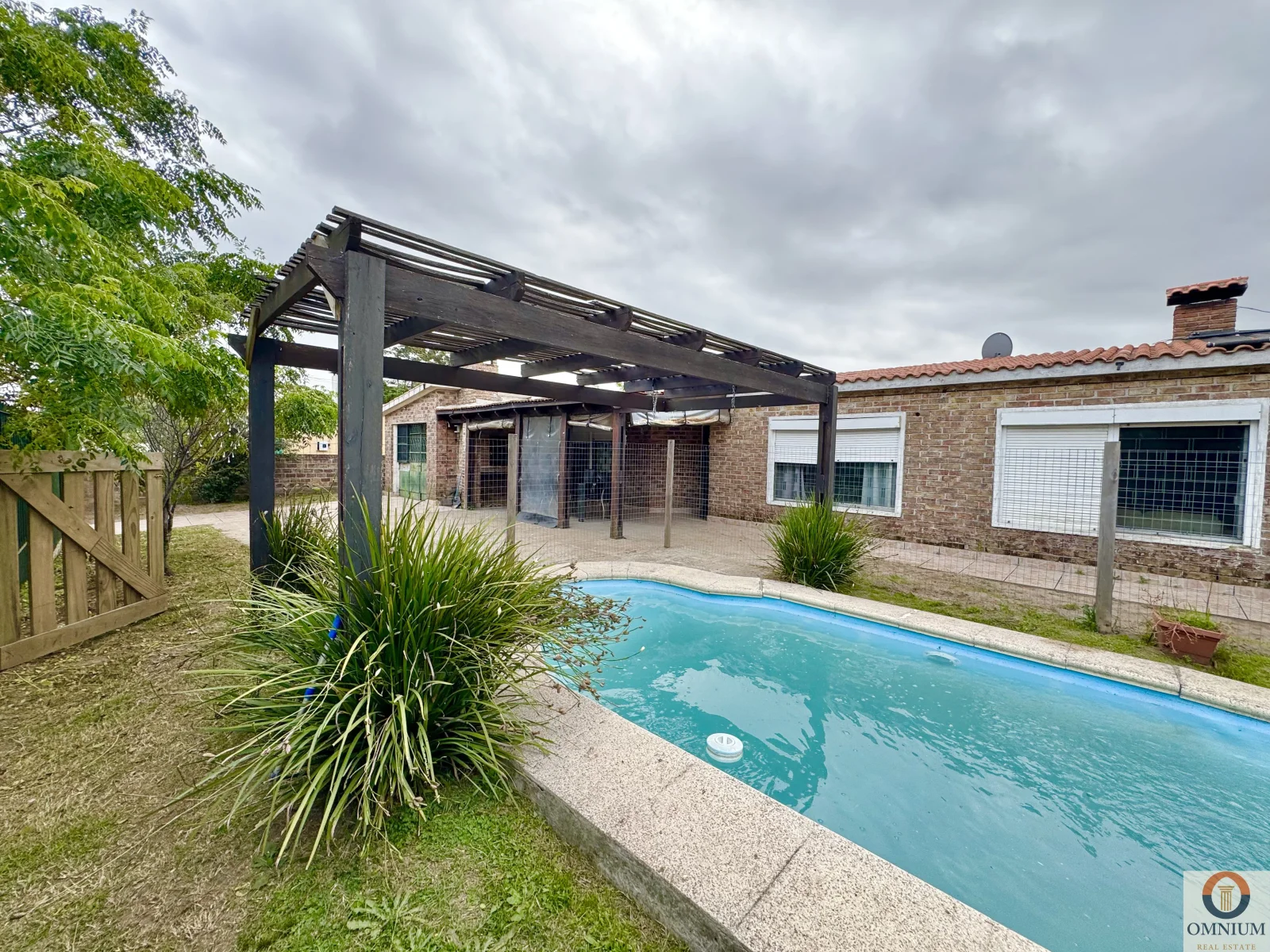 Casa amplia 3 dormitorios 2 baños con barbacoa y piscina en Salinas Costa de Oro - Imagen 1