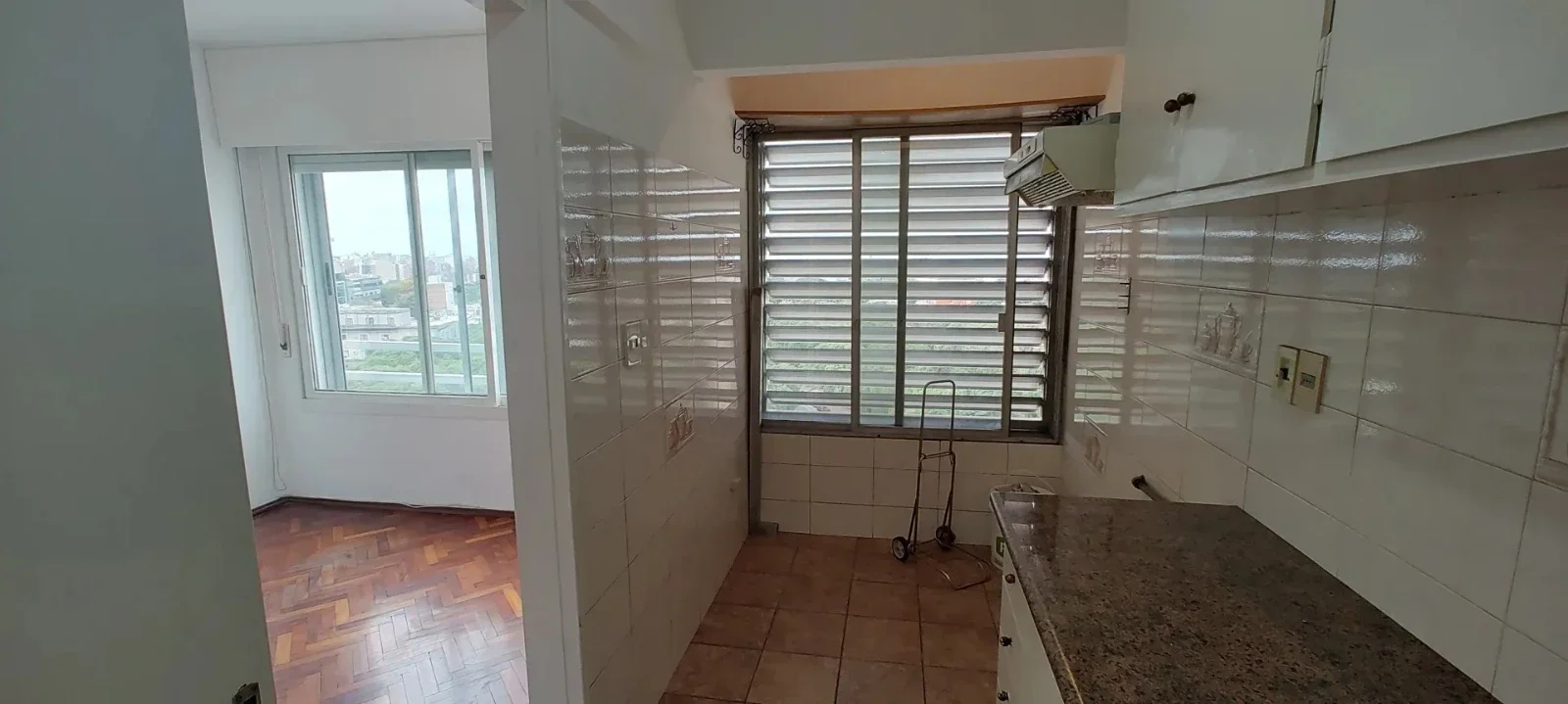 ALQUILER/ APARTAMENTO 2 DORMITORIOS/ PISO ALTO/ TRES CRUCES - Imagen 4