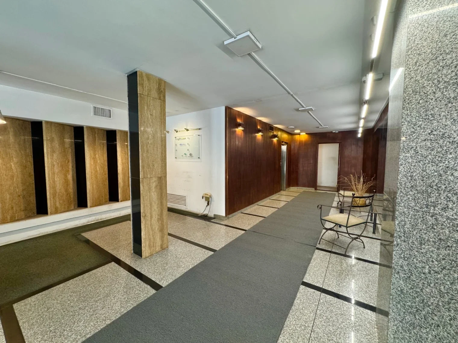 Oficina en Venta - Una oportunidad estratégica para invertir en Ciudad Vieja - Imagen 3