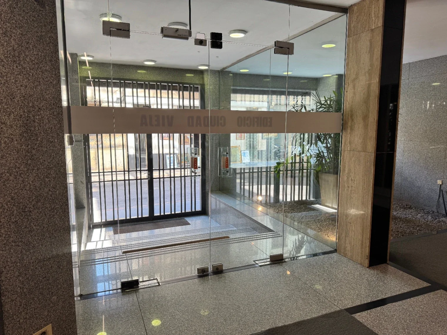 Oficina en Venta - Una oportunidad estratégica para invertir en Ciudad Vieja - Imagen 2