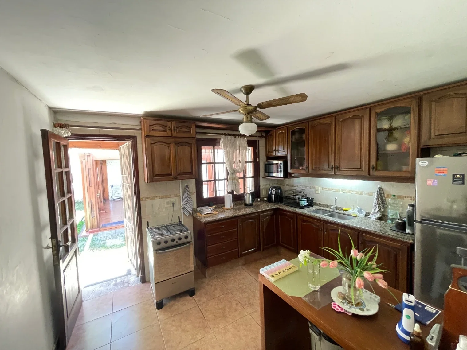 Casa muy amplia 5 dormitorios, 3 baños, con piscina y barbacoa en Carrasco Norte - Imagen 5