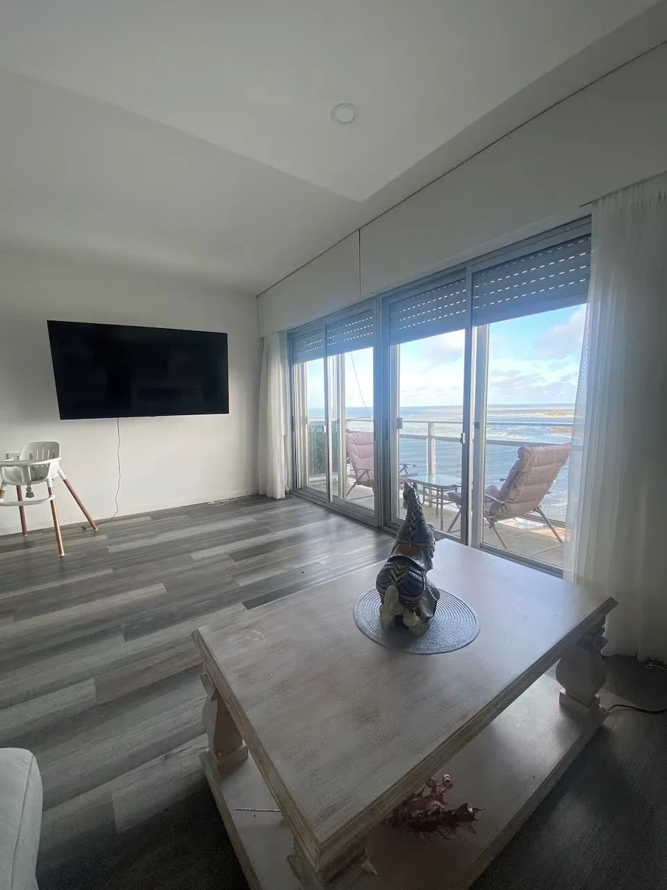 ALQUILER apartamento amoblado de 3 dormitorios, cochera y balcon en Malvin - Imagen 2