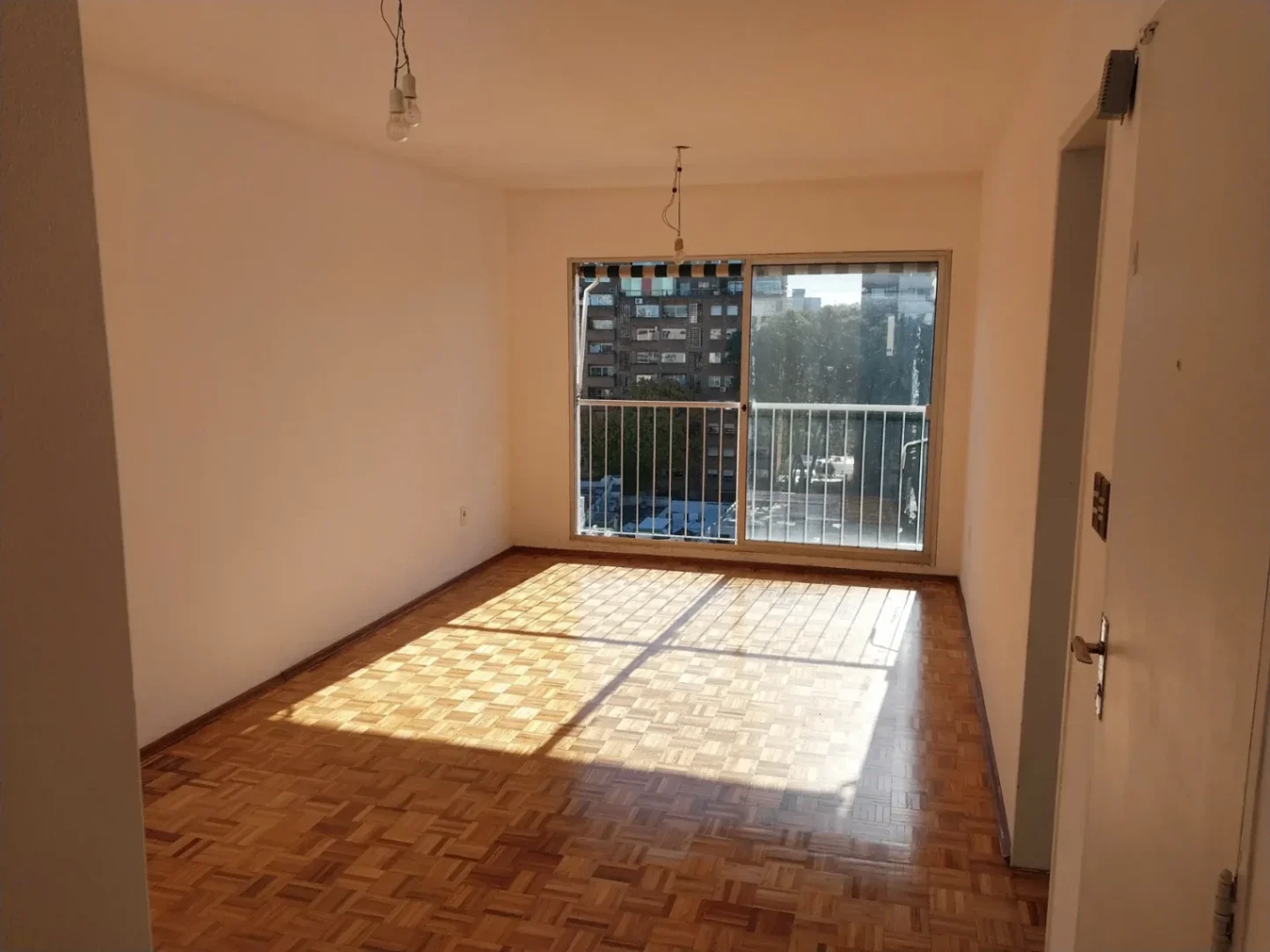 Apartamento en alquiler c/ cochera en Pocitos - Imagen 1