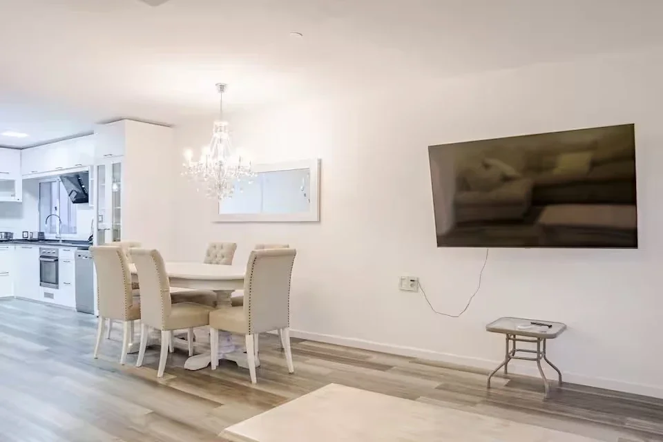 ALQUILER apartamento amoblado de 3 dormitorios, cochera y balcon en Malvin - Imagen 4