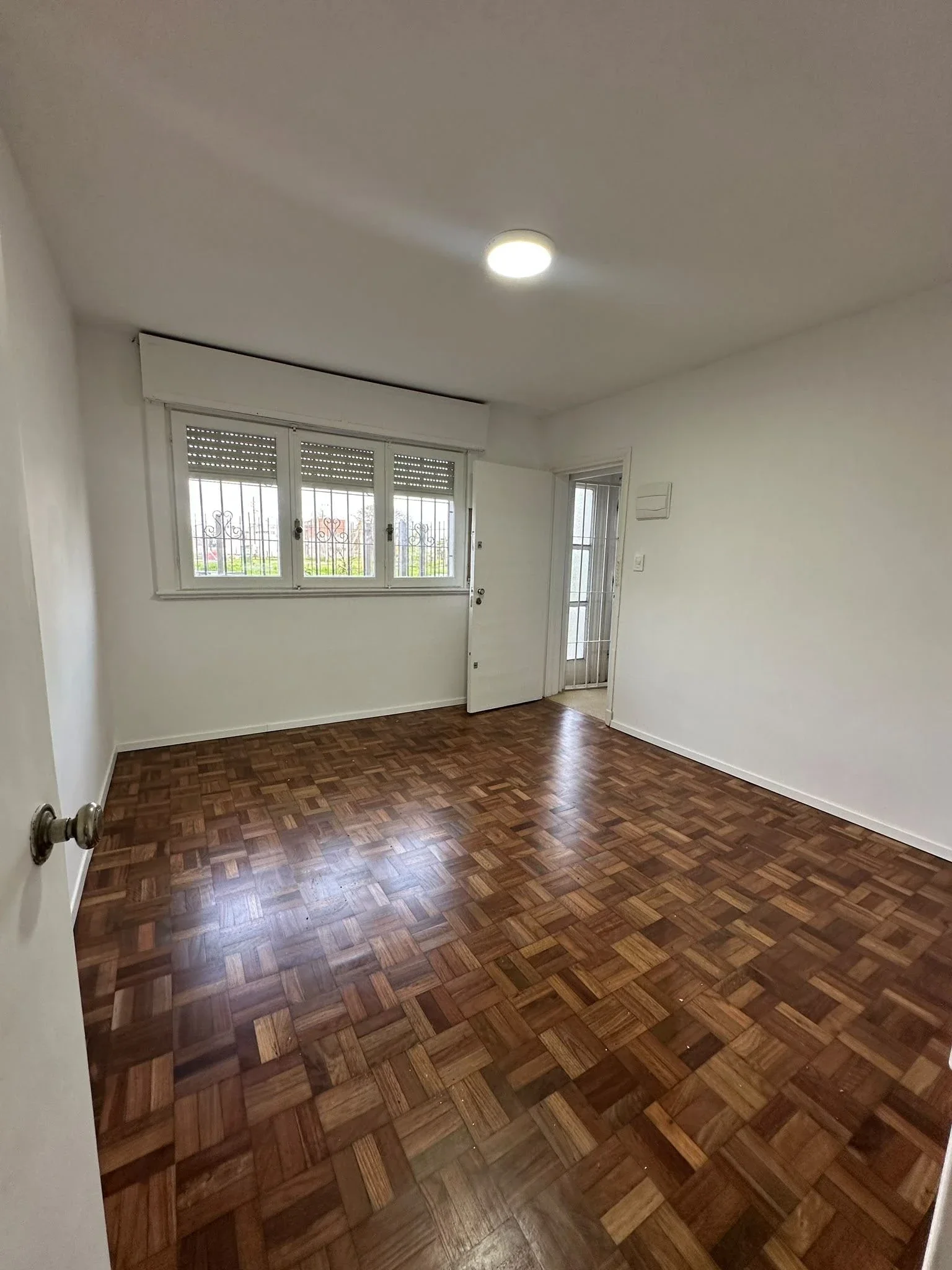 Apartamento en alquiler con cochera en Malvin - Imagen 1