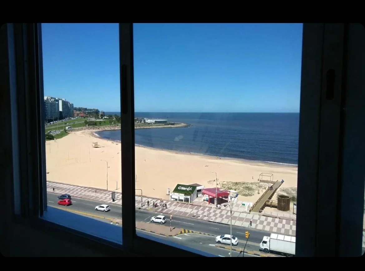 Apartamento en Pocitos, 3 DORMITORIOS. Primera lìnea de rambla Pocitos - Imagen 2