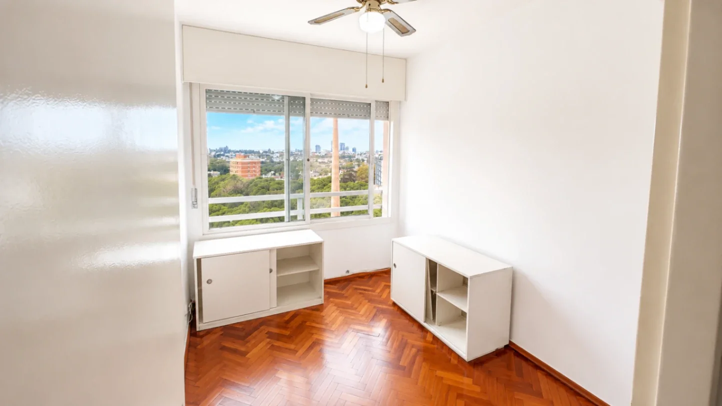 Apartamento en alquiler en Tres Cruces - Imagen 2